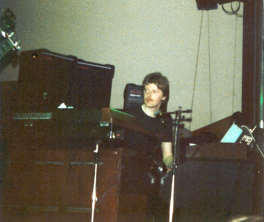 Woolly onstage at Guildford Civic Hall, 28th May, 1981 [photo: Paula Southern] - click for larger image